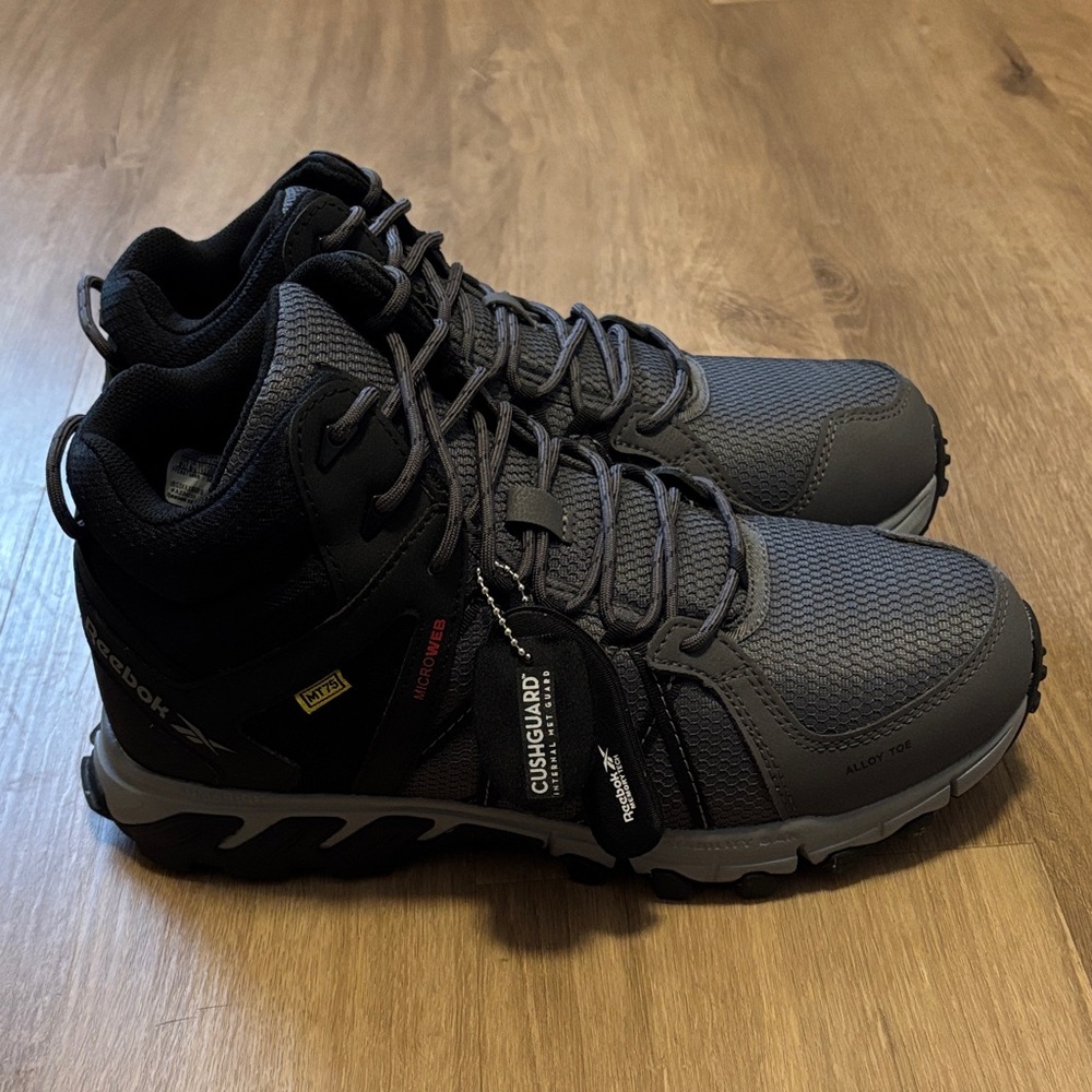 Reebok Men's Black and Gray Trailgrip work shoes 9.5 slip resistant